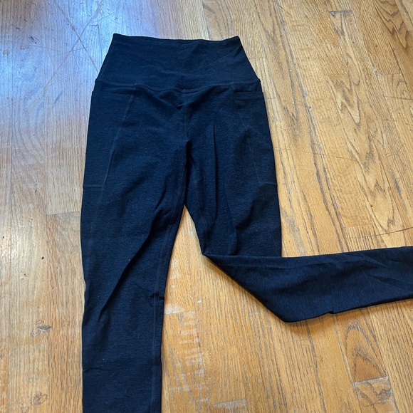 Beyond yoga black leggings - Picture 2 of 4